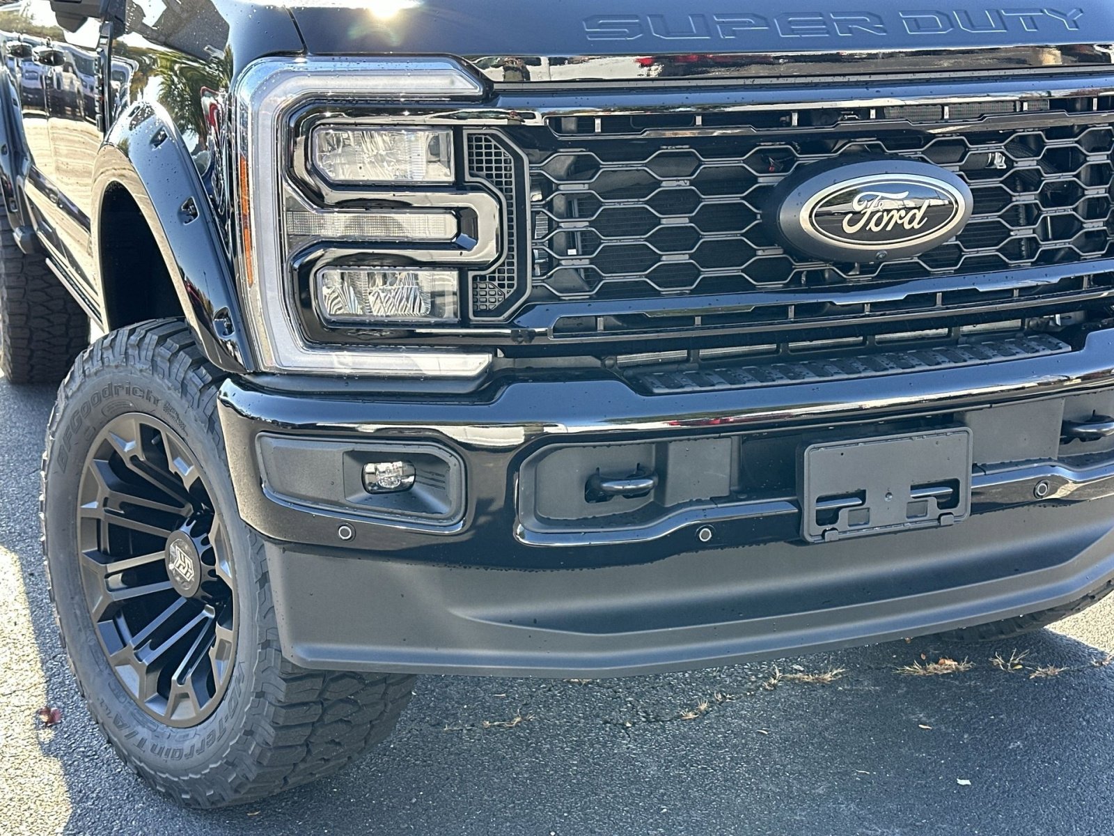 New 2026 Ford F250 Lariat w/ Black Appearance Package image 43