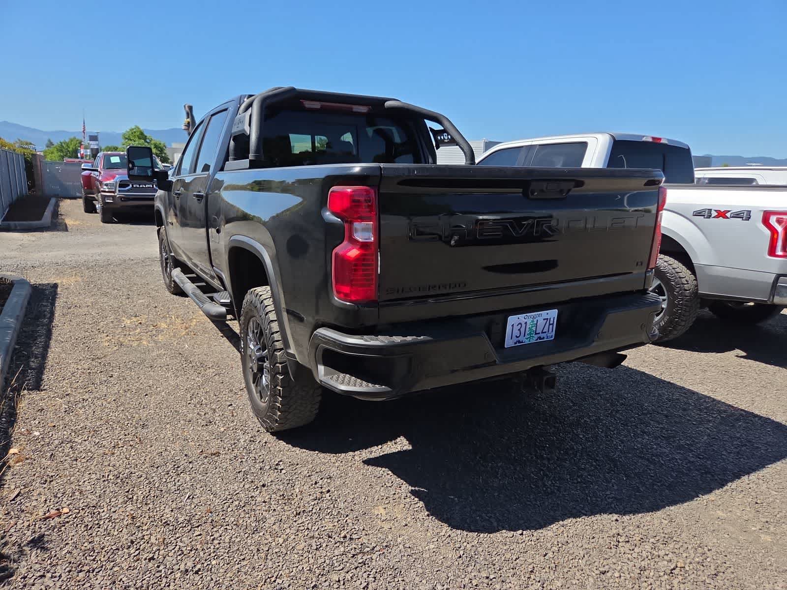 Used 2021 Chevrolet Silverado 2500 LT w/ Midnight Edition AWD/4WD image 3