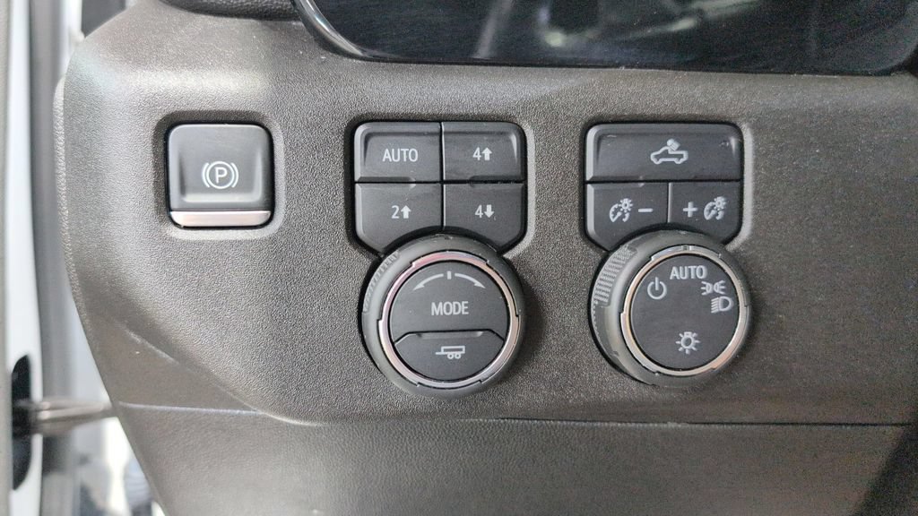 Used 2024 Chevrolet Silverado 1500 LT AWD/4WD image 12