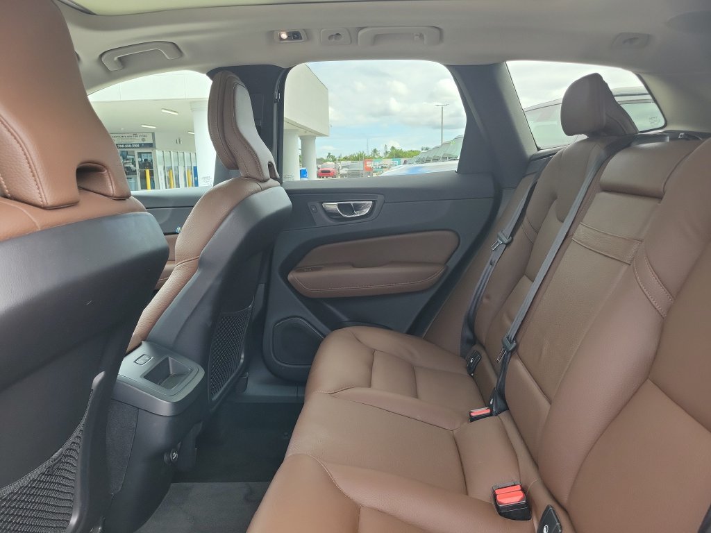 Used 2019 Volvo XC60 T6 Momentum w/ Multimedia Package AWD/4WD image 15