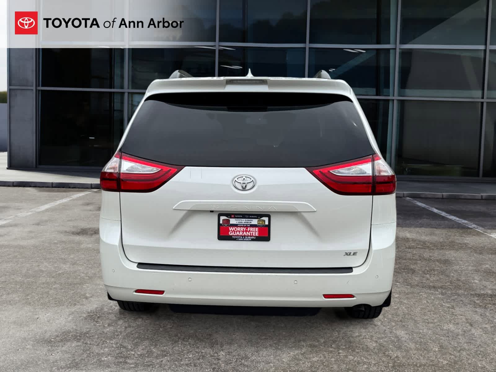 Used 2019 Toyota Sienna XLE w/ XLE Navigation Package FWD image 11