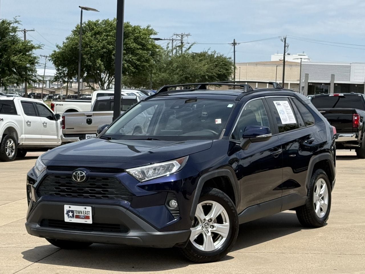 Used 2019 Toyota RAV4 XLE w/ Convenience Package FWD image 1
