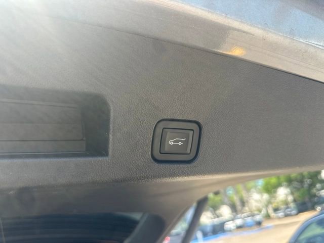 Used 2025 Chevrolet Traverse LT FWD image 37