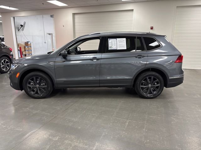 Used 2024 Volkswagen Tiguan SE w/ Panoramic Sunroof Package FWD image 4