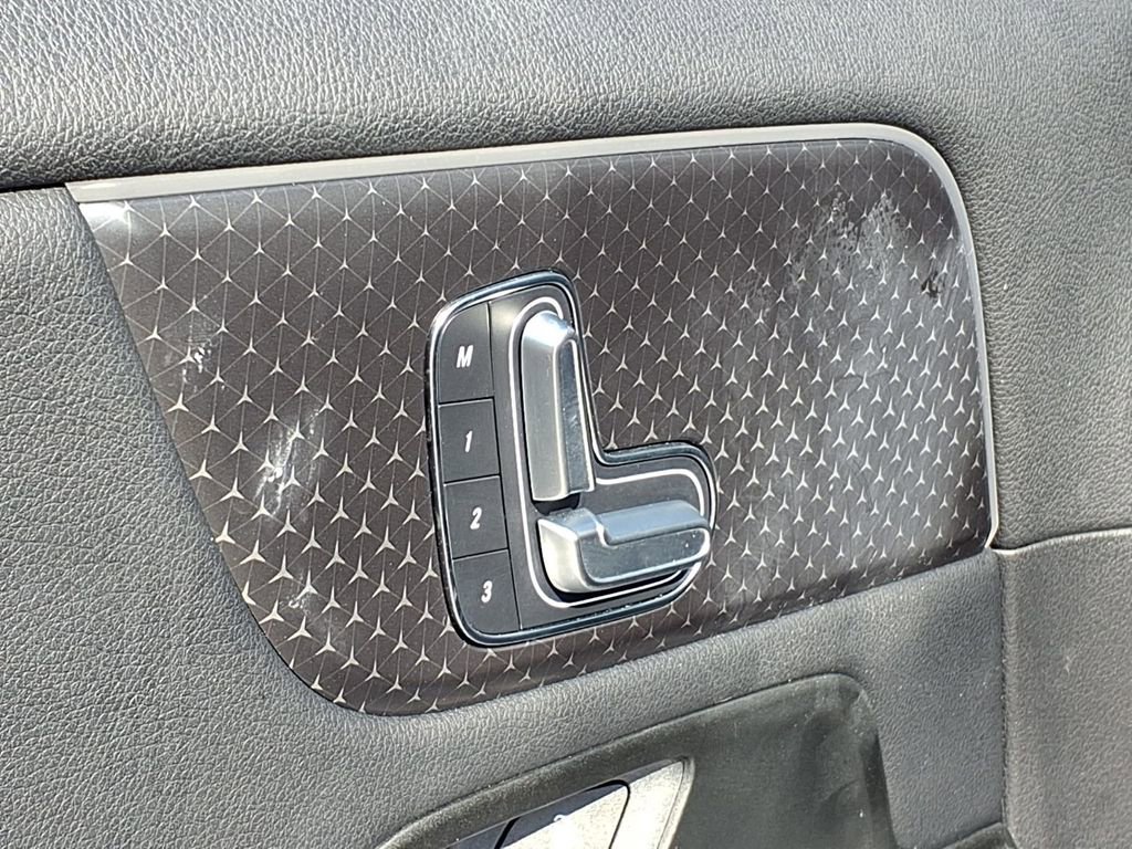 Used 2025 Mercedes-Benz GLA 250 4MATIC image 4