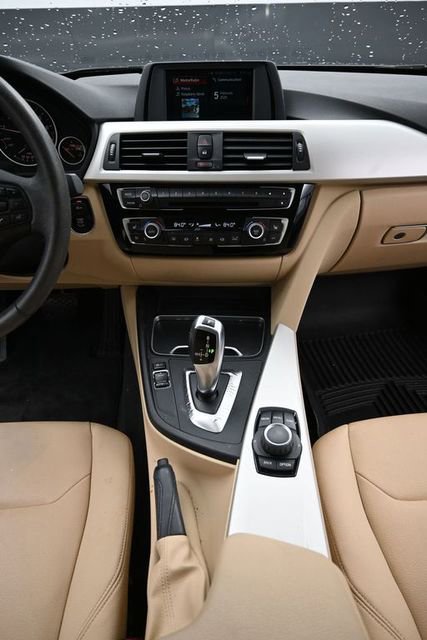 Used 2018 BMW 320i Sedan image 14