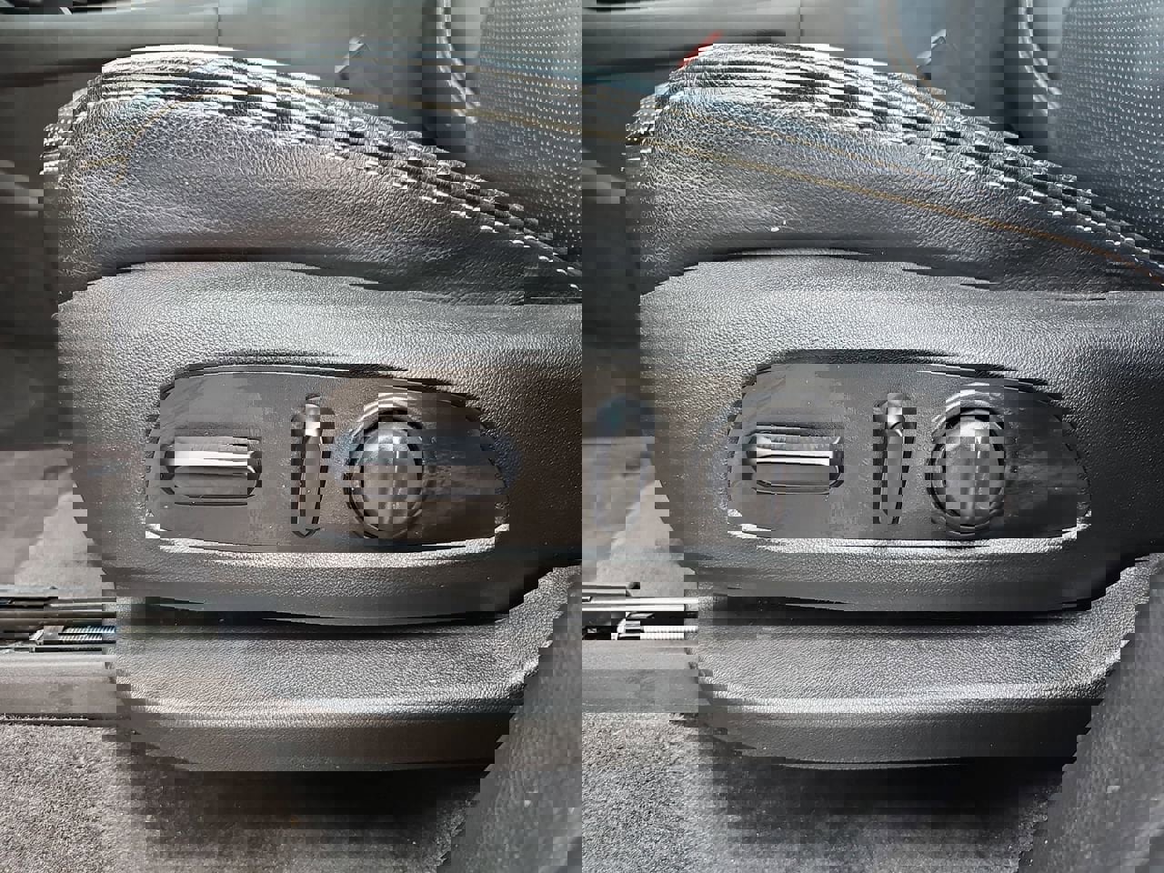 Used 2020 Chevrolet Traverse LT image 36