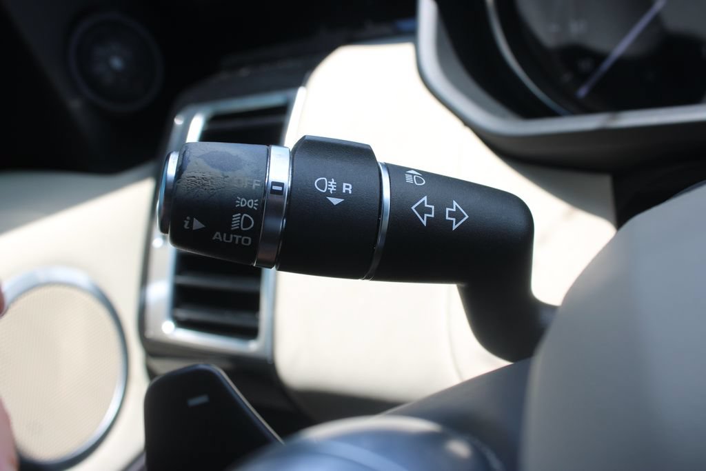 Used 2019 Land Rover Discovery SE AWD/4WD image 19