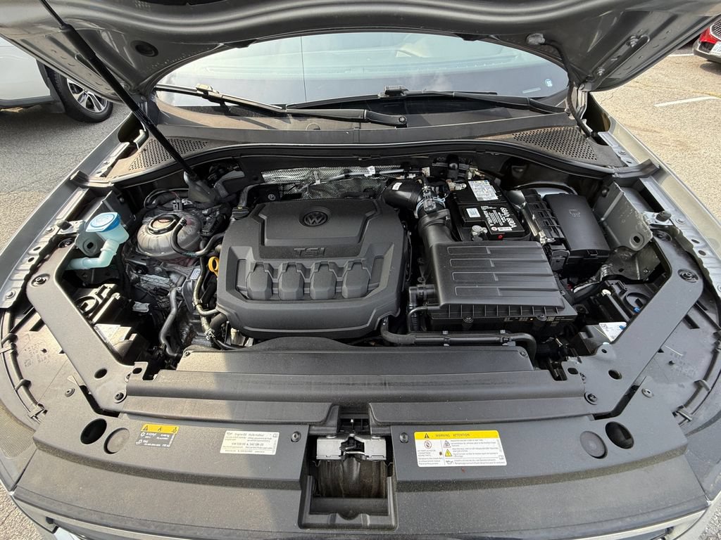 Used 2023 Volkswagen Tiguan SE R-Line FWD image 28