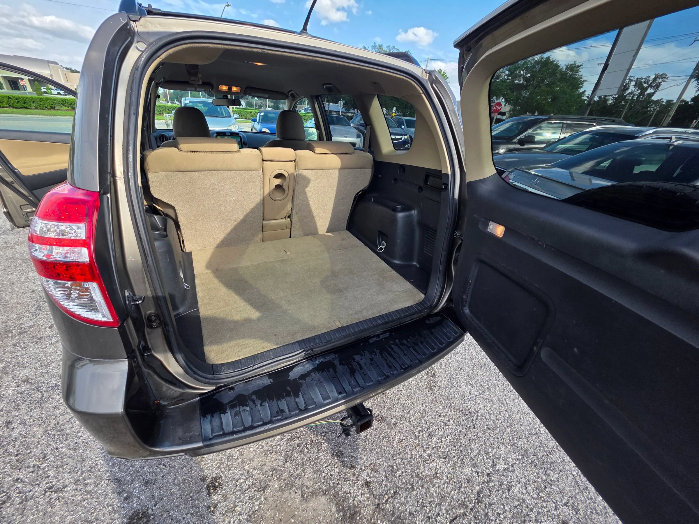 Used 2011 Toyota RAV4 2WD w/ Base L4 Extra Value Pkg image 17