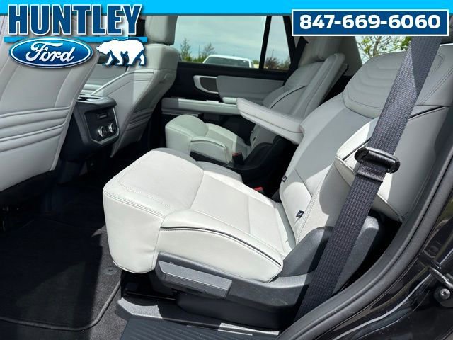Used 2025 Ford Expedition Platinum w/ Platinum Ultimate Package AWD/4WD image 12