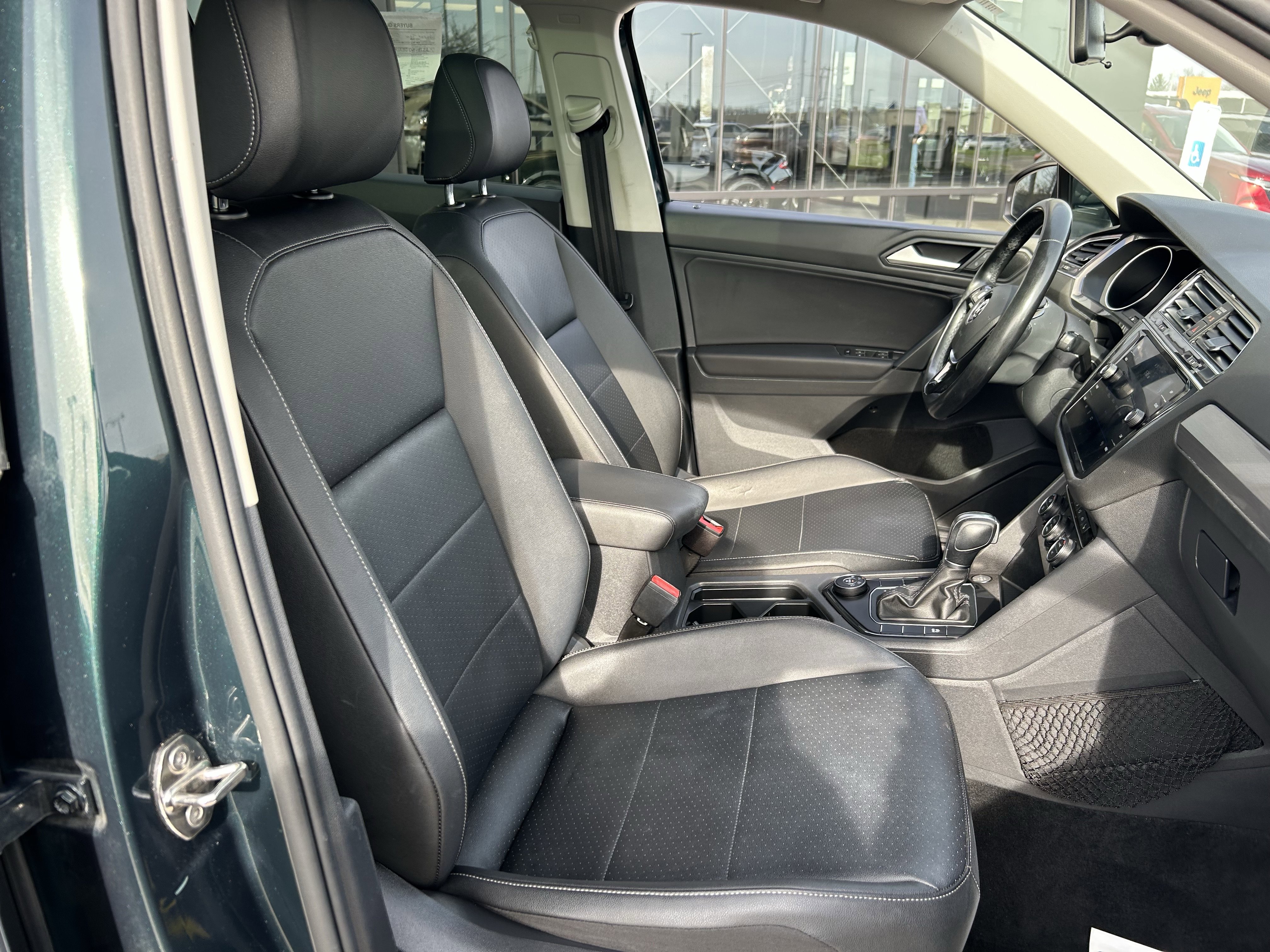 Used 2019 Volkswagen Tiguan SE w/ Panoramic Sunroof Package image 25
