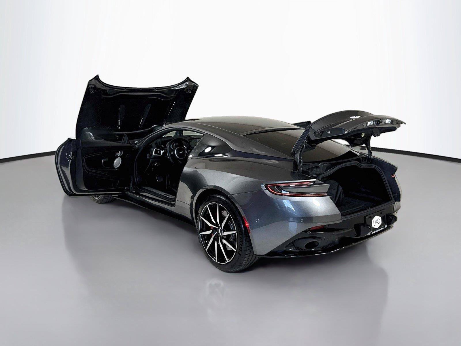 Used 2017 Aston Martin DB11 V12 RWD image 39