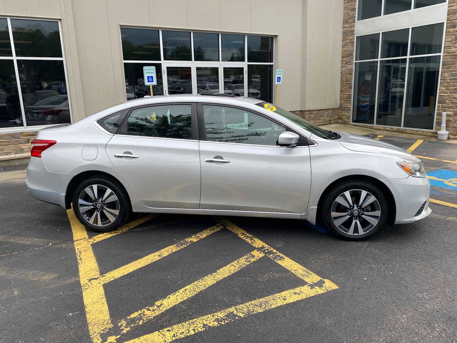 Used 2019 Nissan Sentra SV w/ Special Edition Package FWD image 14
