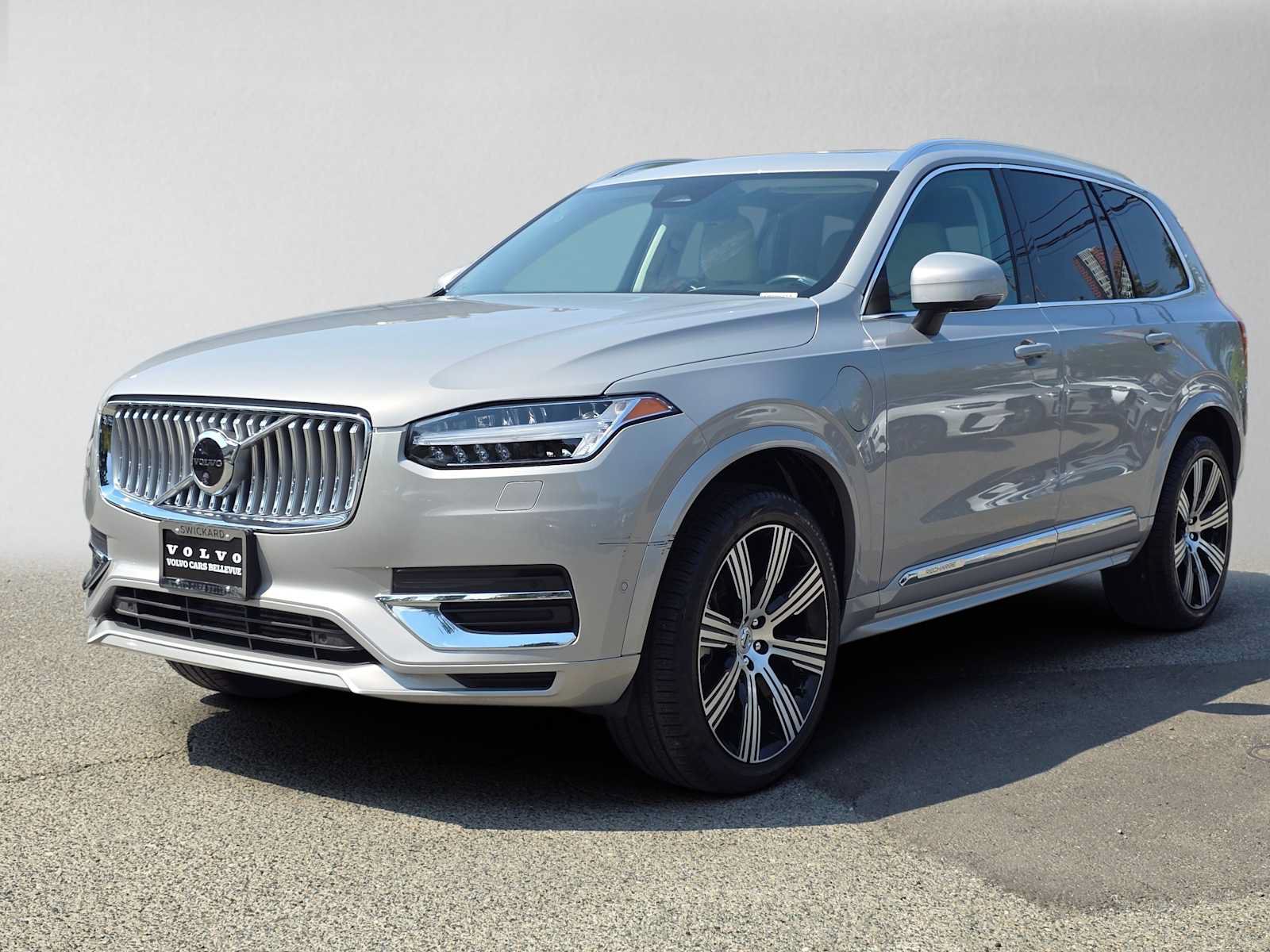 Certified 2023 Volvo XC90 T8 Plus AWD/4WD image 8