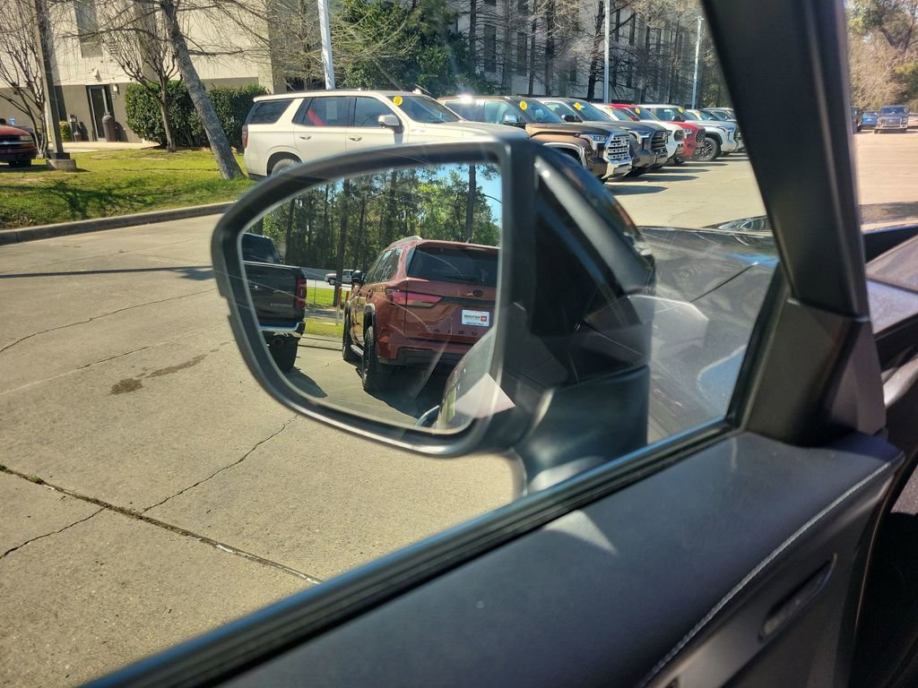 Used 2024 INFINITI QX60 Luxe w/ Performance Audio Package image 12