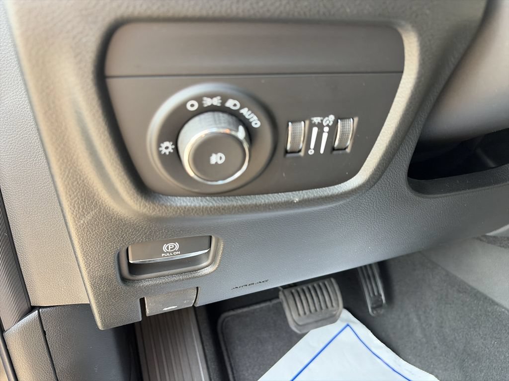 New 2026 Jeep Grand Cherokee Limited AWD/4WD image 18