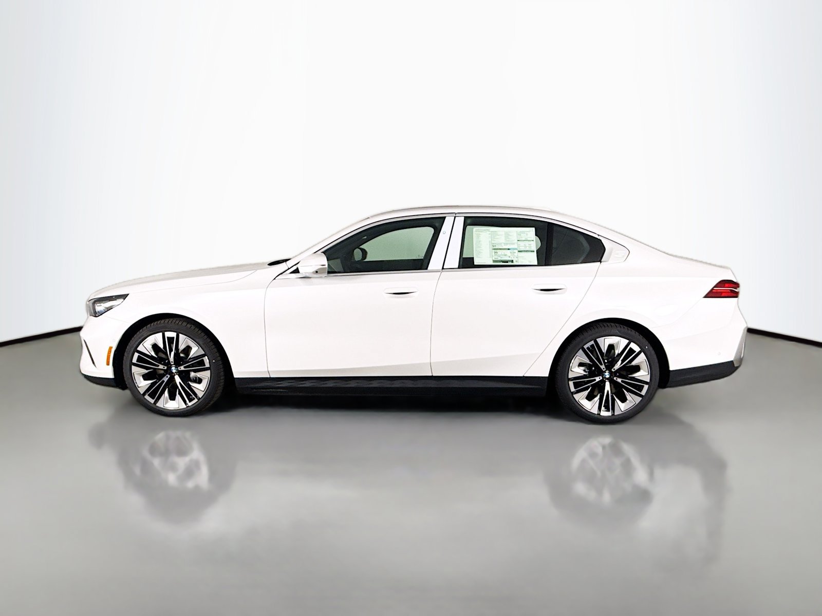 Used 2026 BMW i5 eDrive40 AWD/4WD image 4