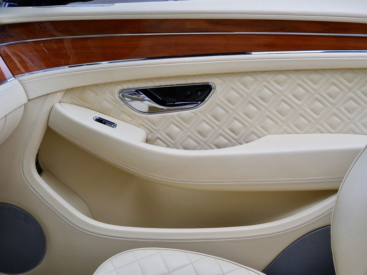 Used 2020 Bentley Continental GT image 17