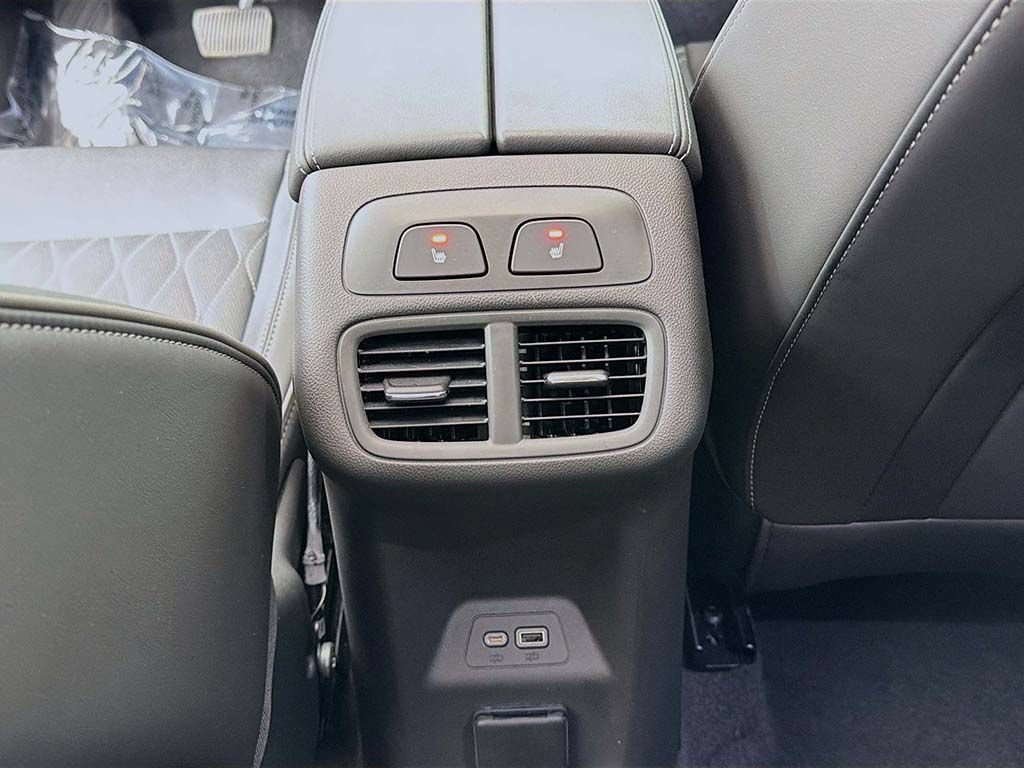 Used 2023 Buick Envision Avenir AWD/4WD image 45