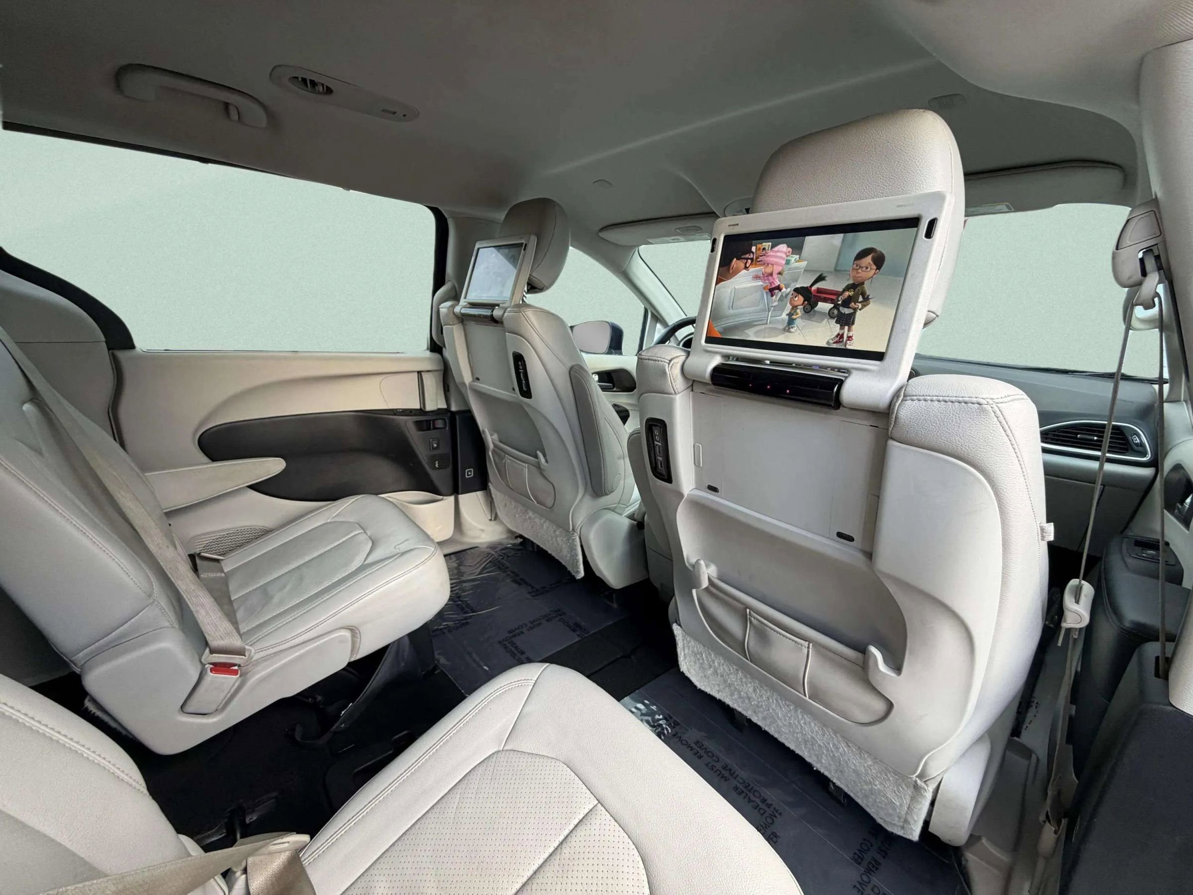 Used 2017 Chrysler Pacifica Touring-L Plus w/ Tire & Wheel Group image 20