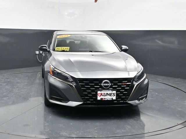 Used 2025 Nissan Altima 2.5 SR image 2
