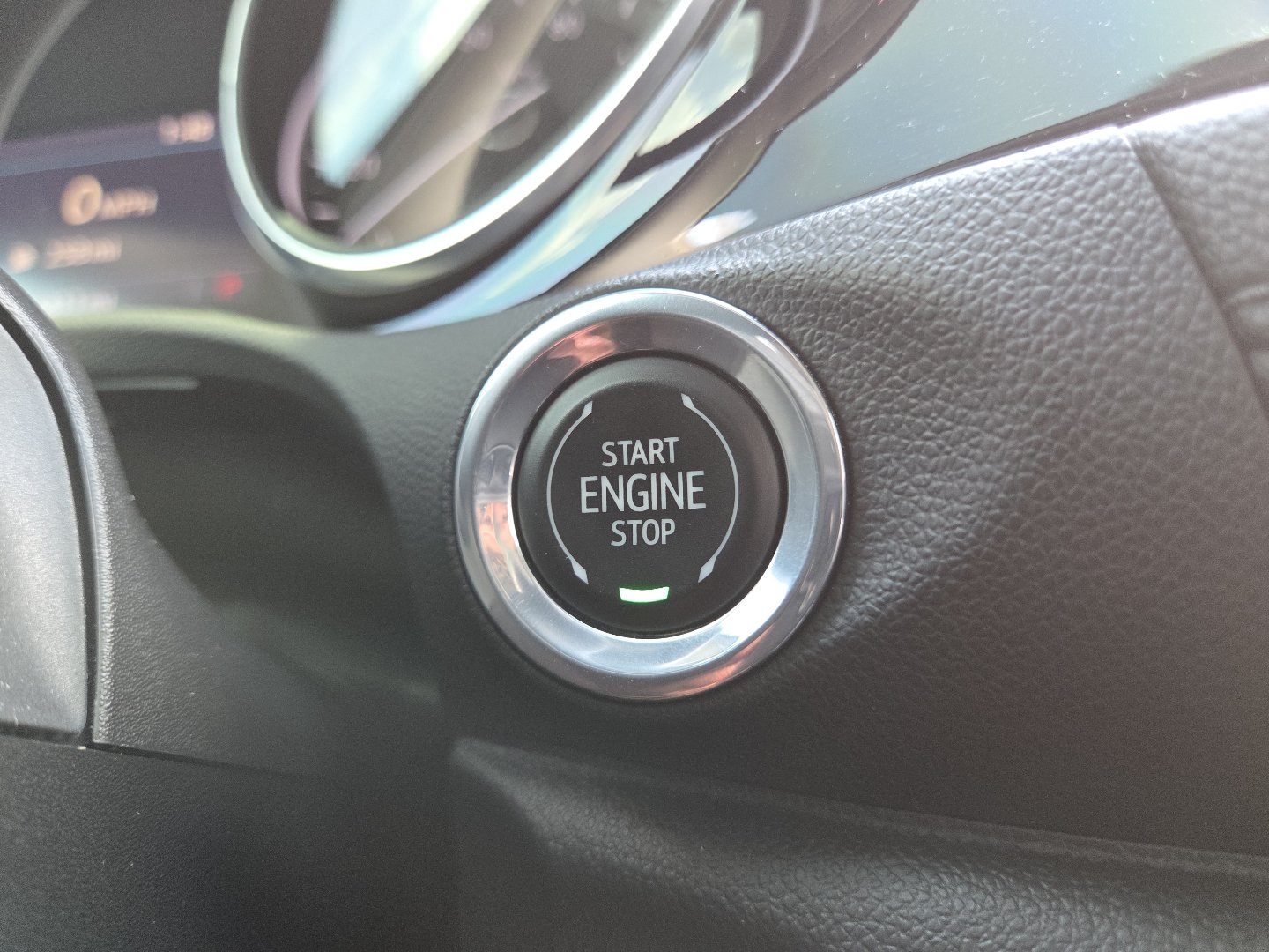 Used 2022 Buick Encore GX Essence w/ Experience Buick Package FWD image 9