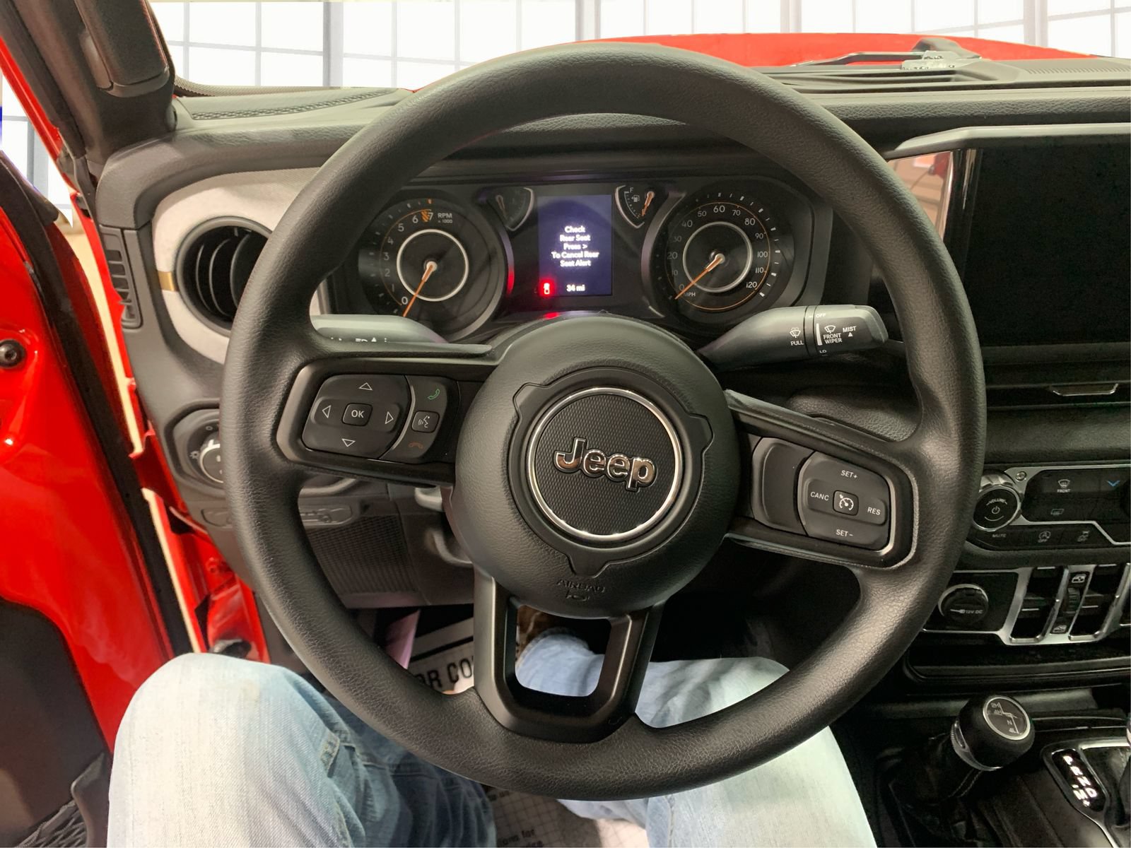 Used 2025 Jeep Gladiator Sport AWD/4WD image 17