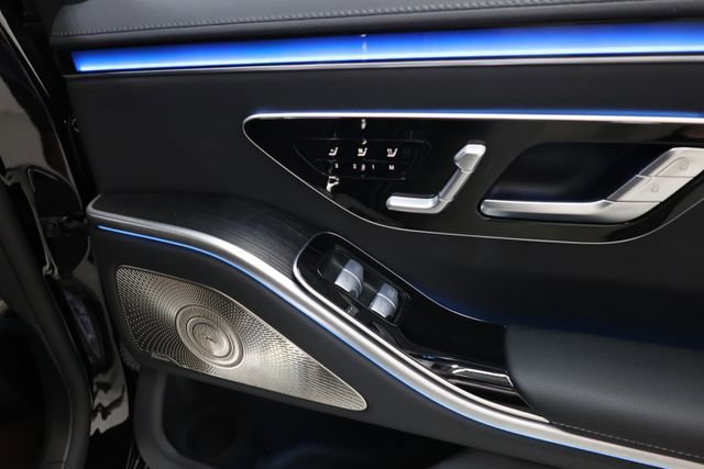 Used 2022 Mercedes-Benz S 580 4MATIC Sedan w/ AMG Line Package image 90
