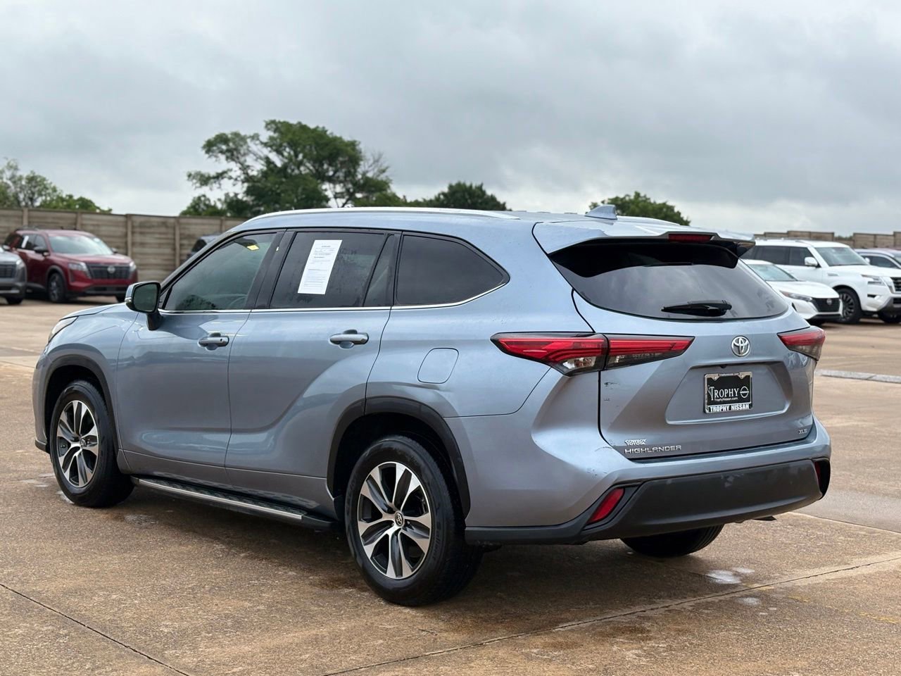 Used 2021 Toyota Highlander XLE FWD image 8