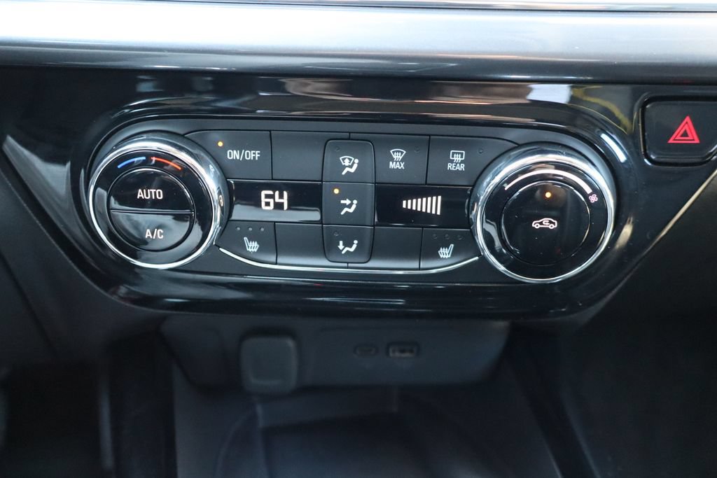 Used 2025 Chevrolet Trax ACTIV w/ Sunroof Package FWD image 12