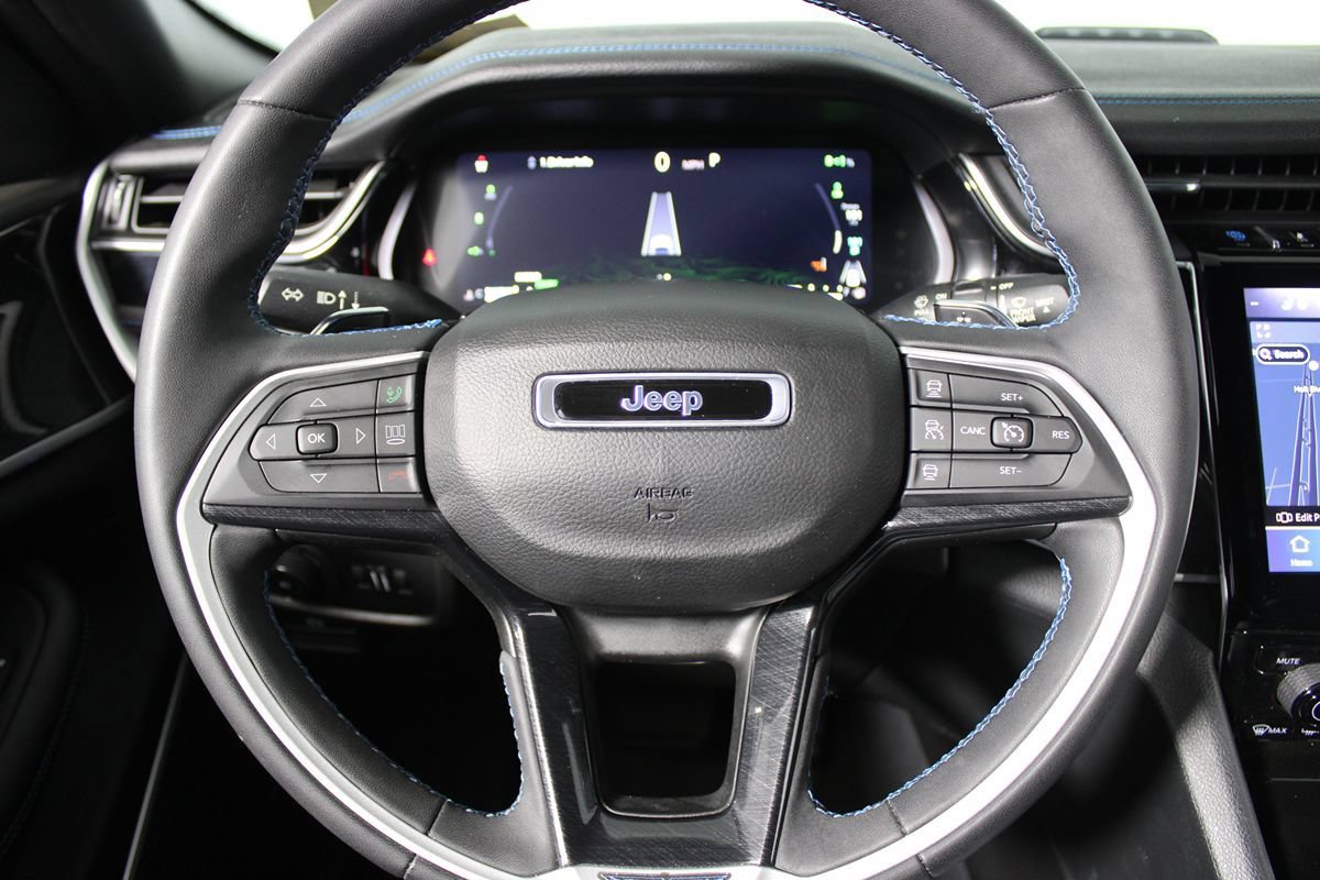 Used 2023 Jeep Grand Cherokee Trailhawk AWD/4WD image 16