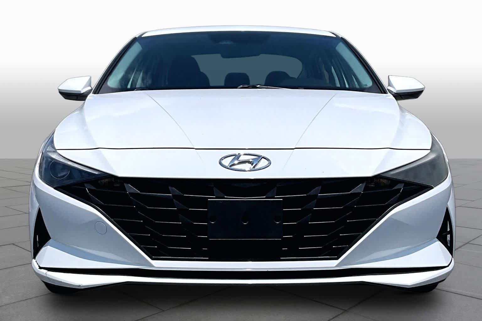 Used 2022 Hyundai Elantra Blue FWD image 4