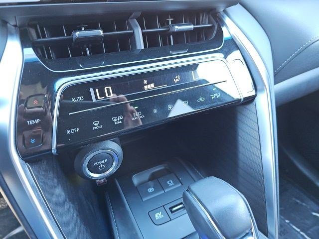 Used 2024 Toyota Venza XLE image 24