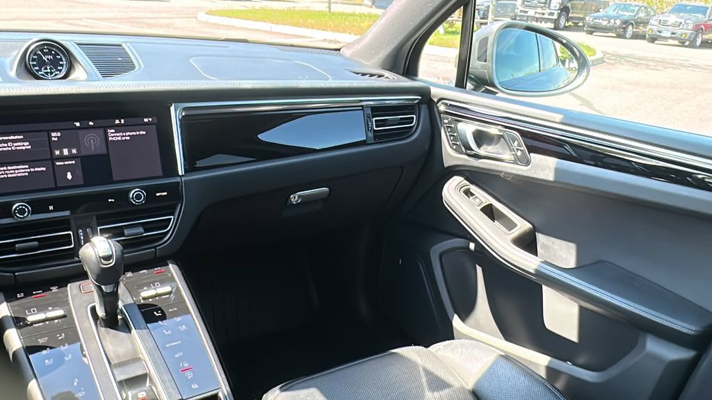 Used 2023 Porsche Macan AWD/4WD image 27