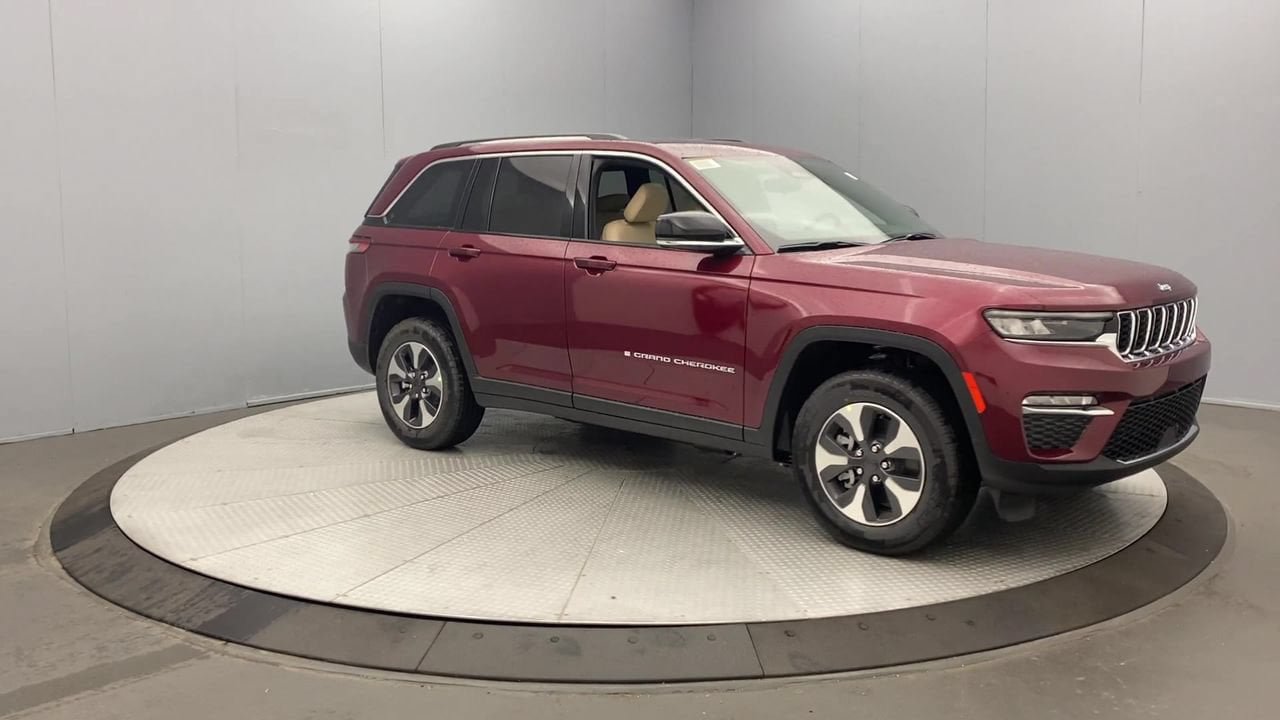 Used 2023 Jeep Grand Cherokee 4WD 4xe image 7