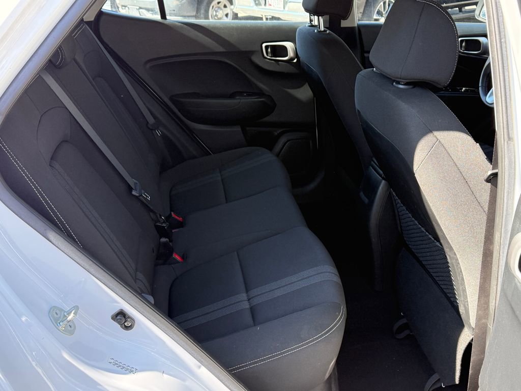 Used 2023 Hyundai Venue SEL image 12