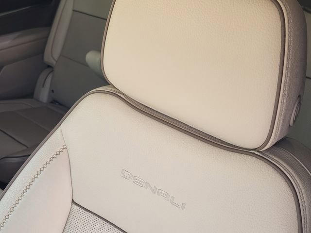 Used 2021 GMC Yukon Denali w/ Denali Premium Package image 15