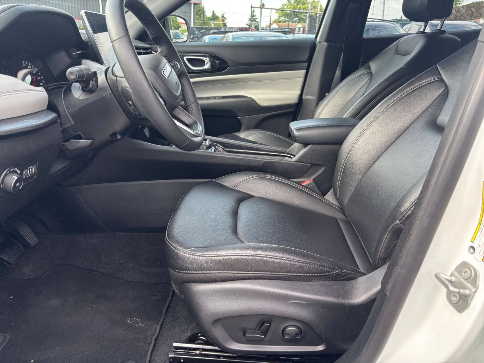 Used 2025 Jeep Compass Limited AWD/4WD image 27