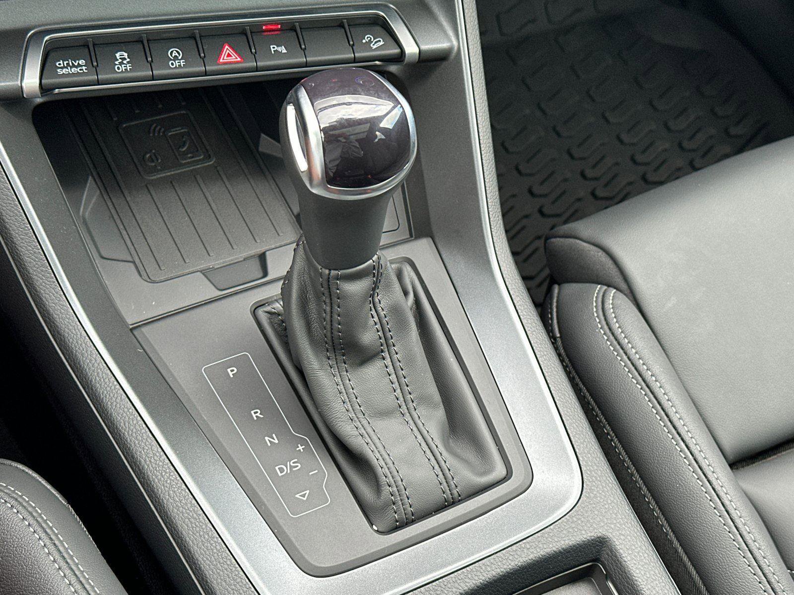 Certified 2025 Audi Q3 2.0T Premium w/ Convenience Package AWD/4WD image 21