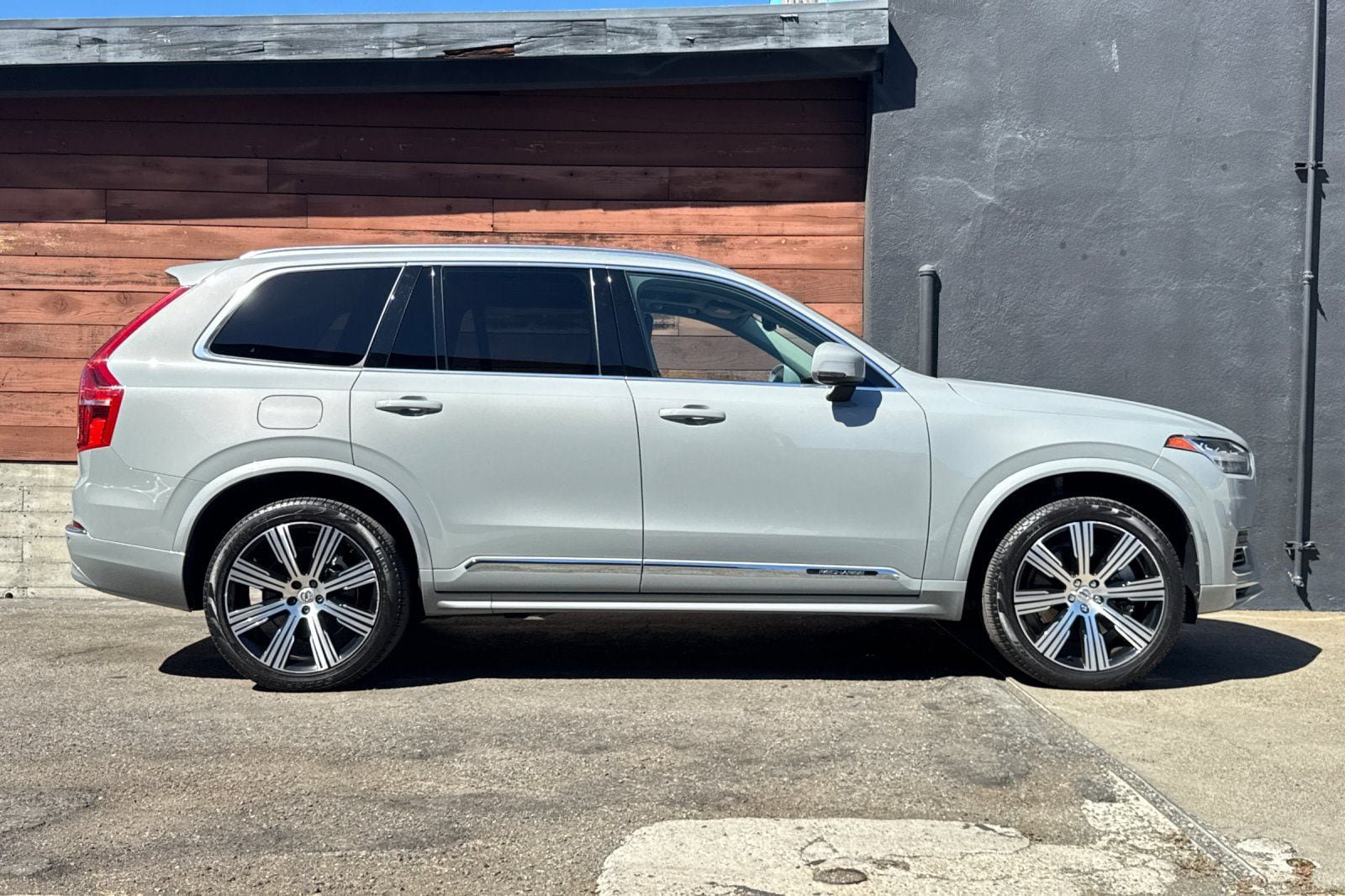 Used 2024 Volvo XC90 T8 Core w/ Protection Package Premier AWD/4WD image 8
