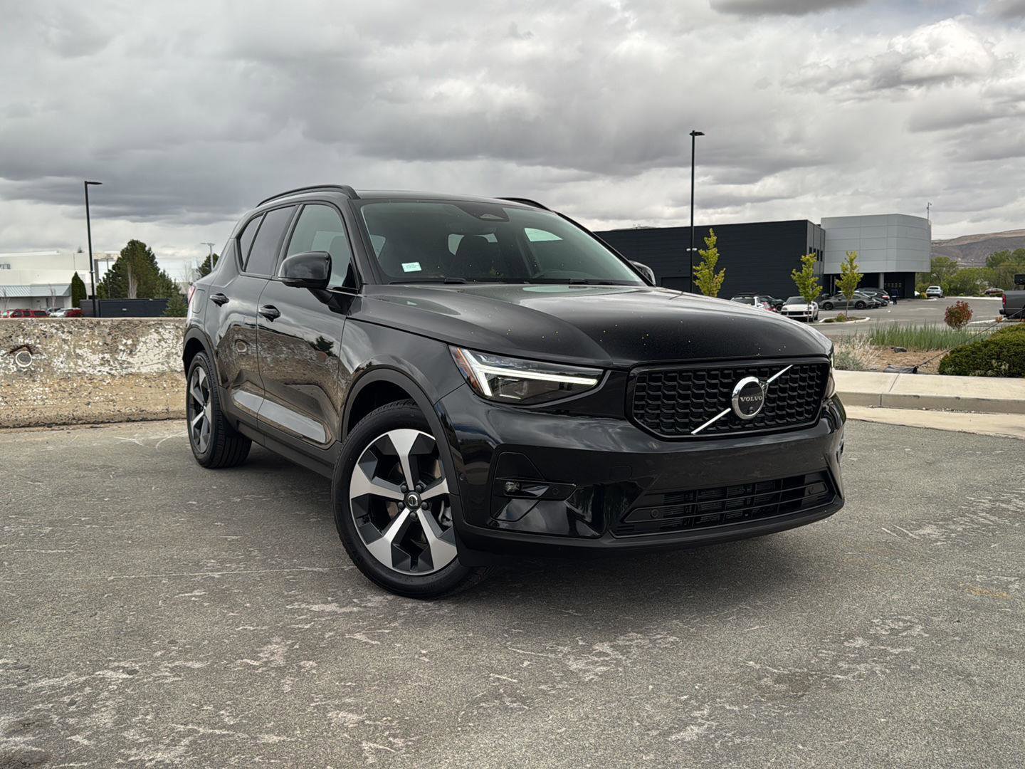 Certified 2025 Volvo XC40 B5 Plus w/ Protection Package Premier AWD/4WD image 1