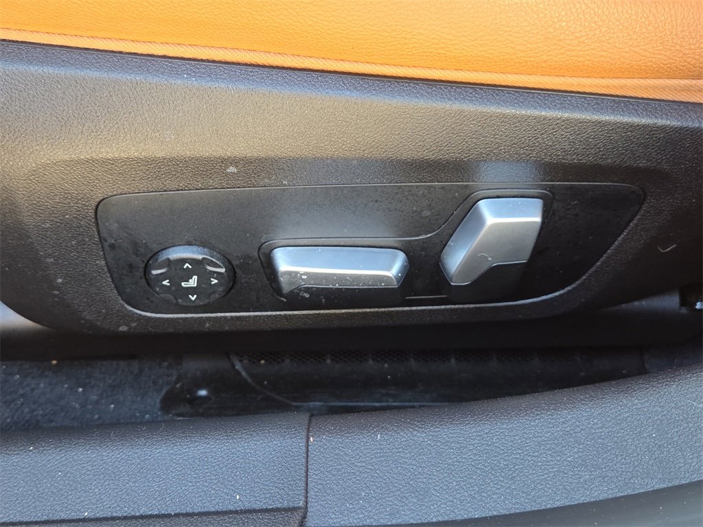 Used 2023 BMW 330i Sedan w/ Premium Package image 21