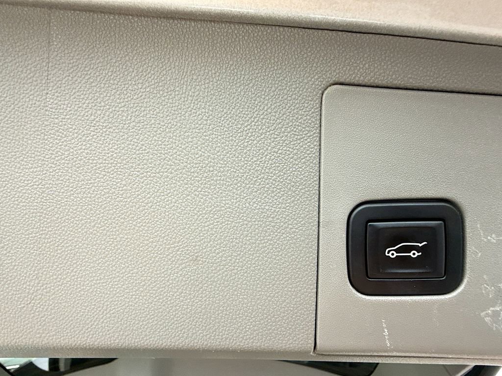 Used 2018 Cadillac XT5 Luxury w/ Driver Awareness Package image 31