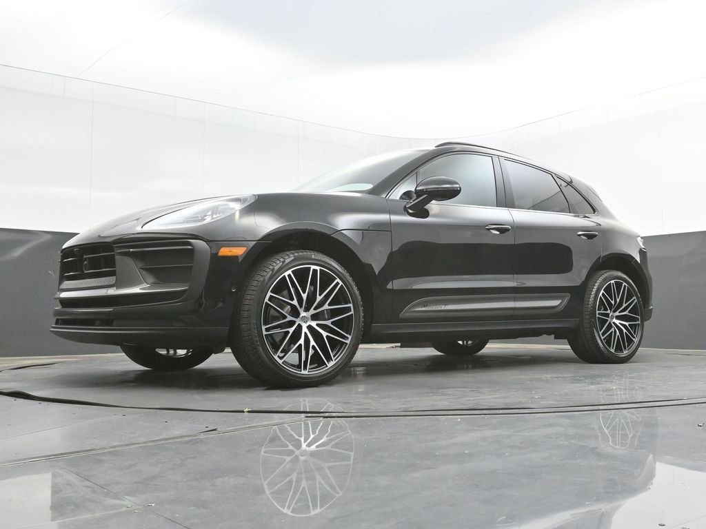 Certified 2024 Porsche Macan Turbo AWD/4WD image 32