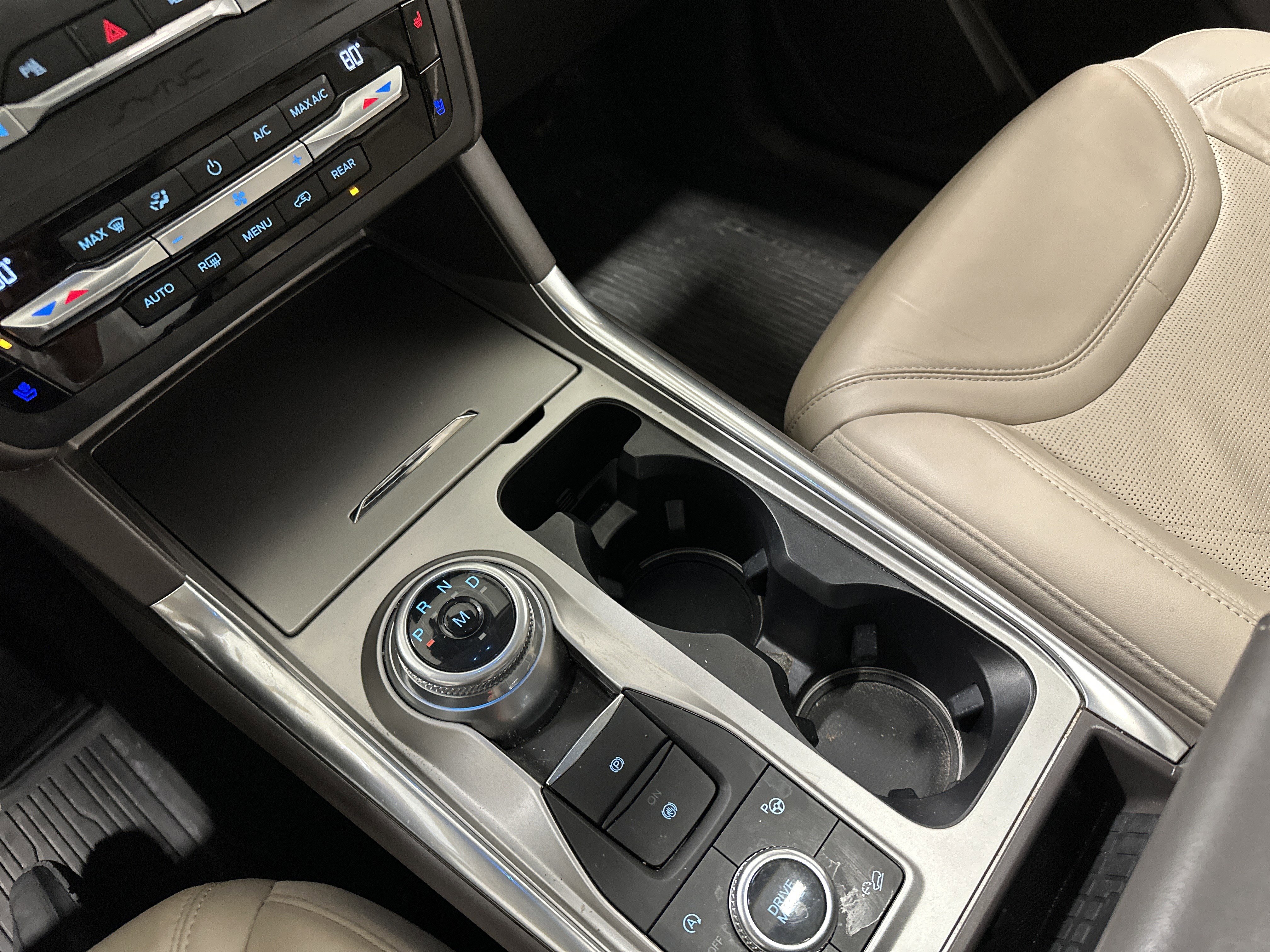 Used 2020 Ford Explorer Platinum w/ Premium Technology Package image 26