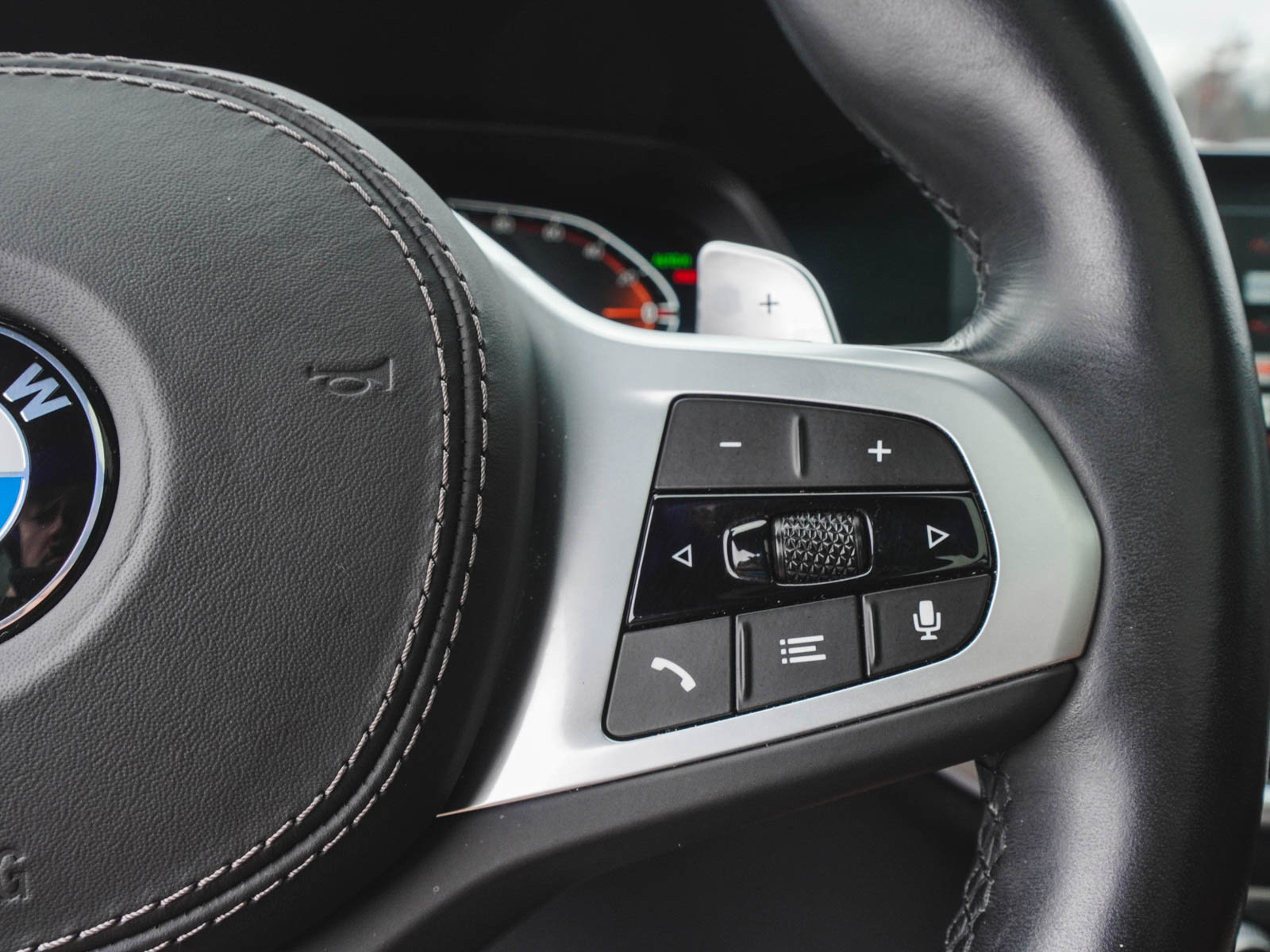 Used 2023 BMW X6 xDrive40i w/ M Sport Package image 23