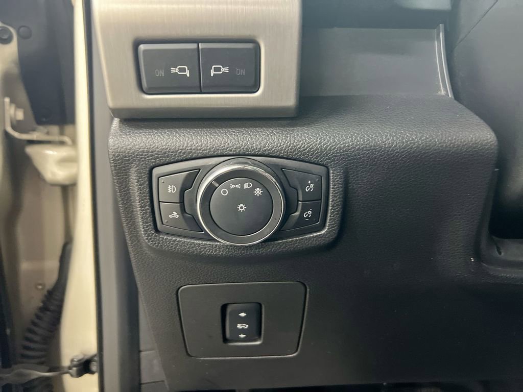 Used 2017 Ford F150 Platinum w/ Equipment Group 701A Luxury AWD/4WD image 19