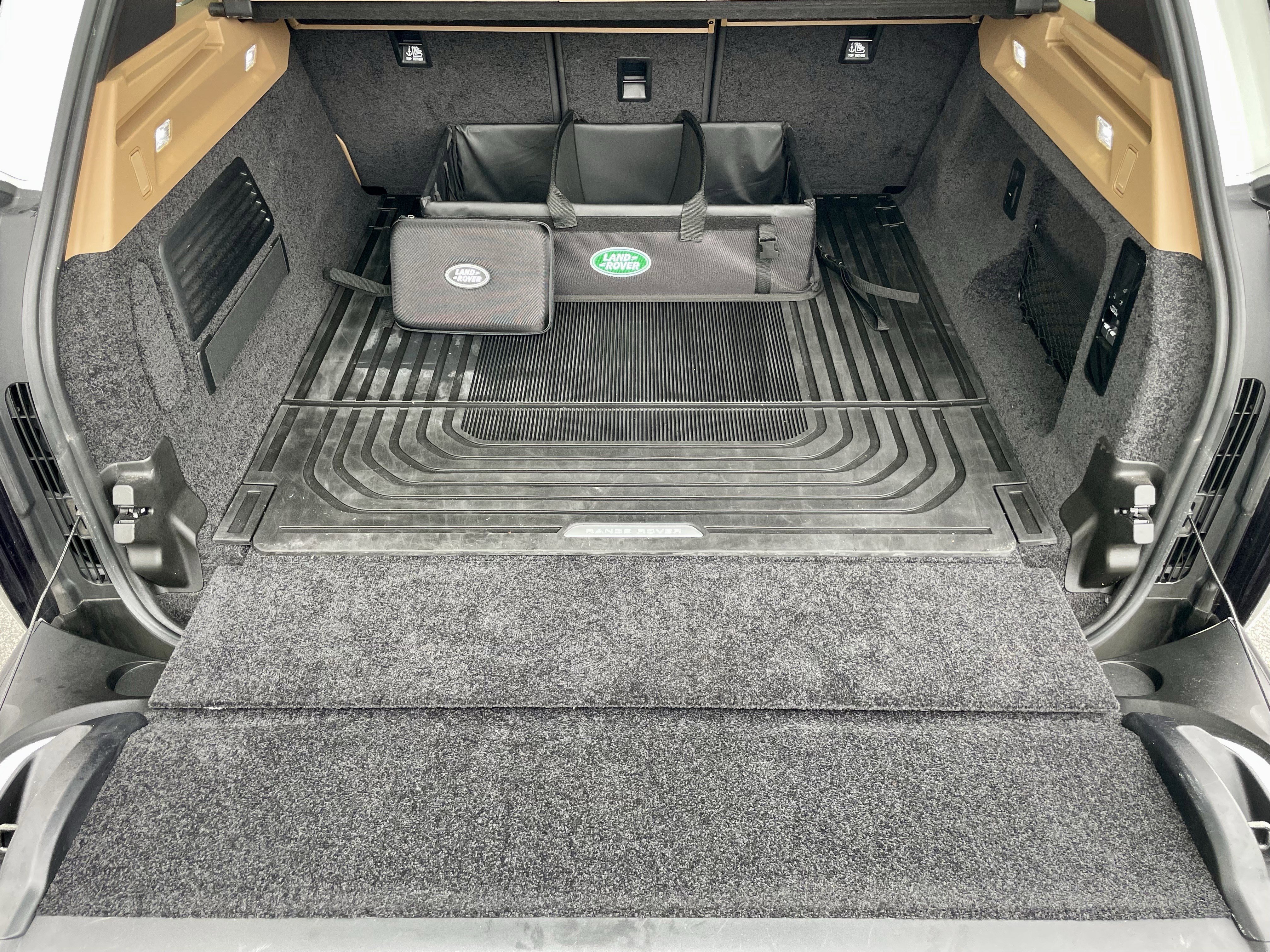 Certified 2024 Land Rover Range Rover SE image 33