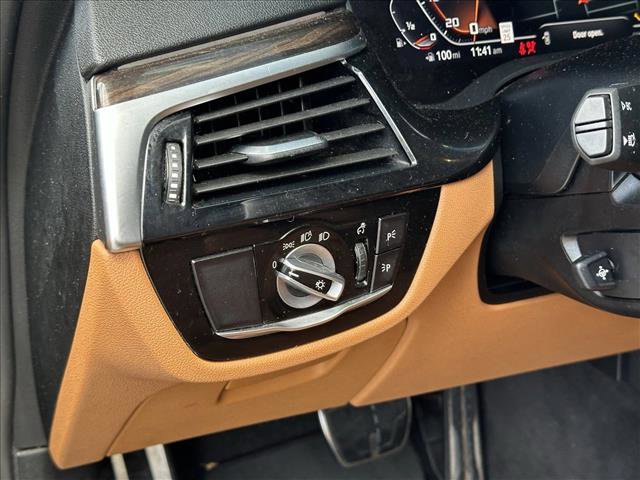 Used 2021 BMW 530i w/ M Sport Package RWD image 15